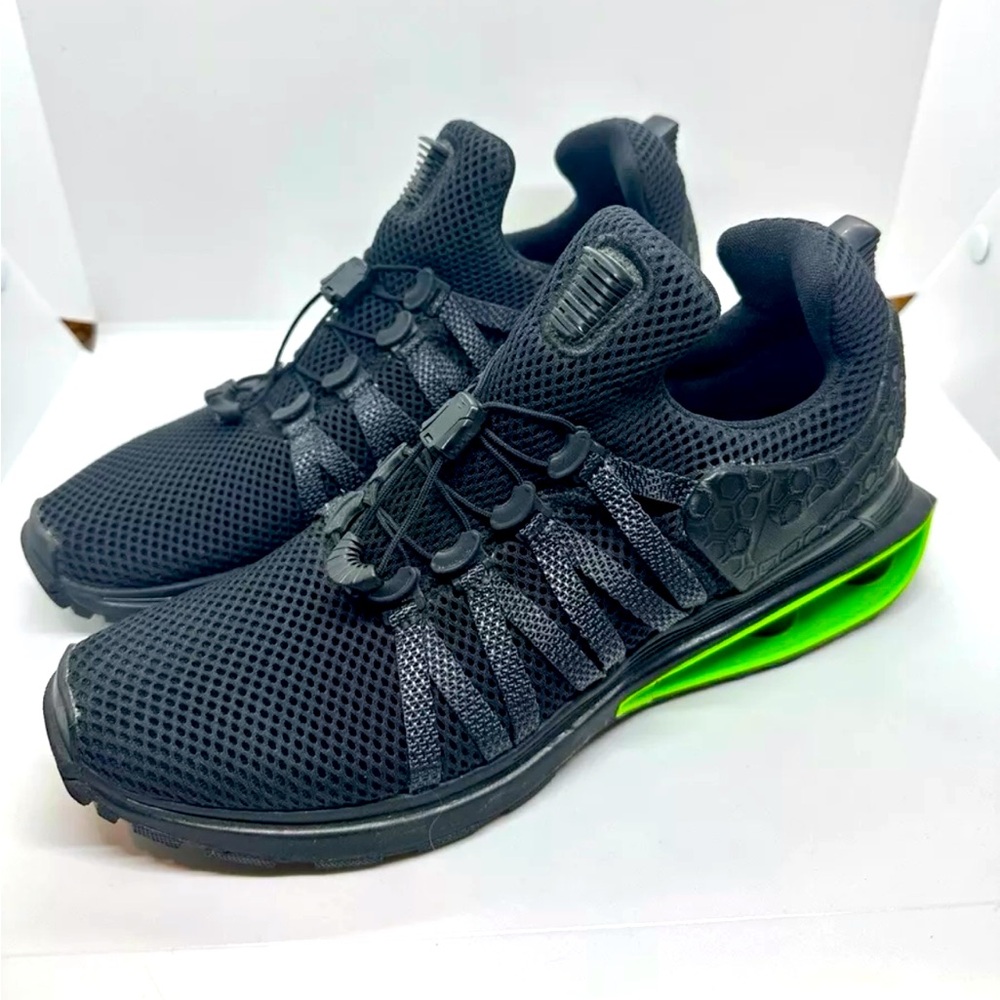 Nike Shox Gravity Luxe Black Green Strike AR1470-003 Men's SZ 7 Running Shoes
